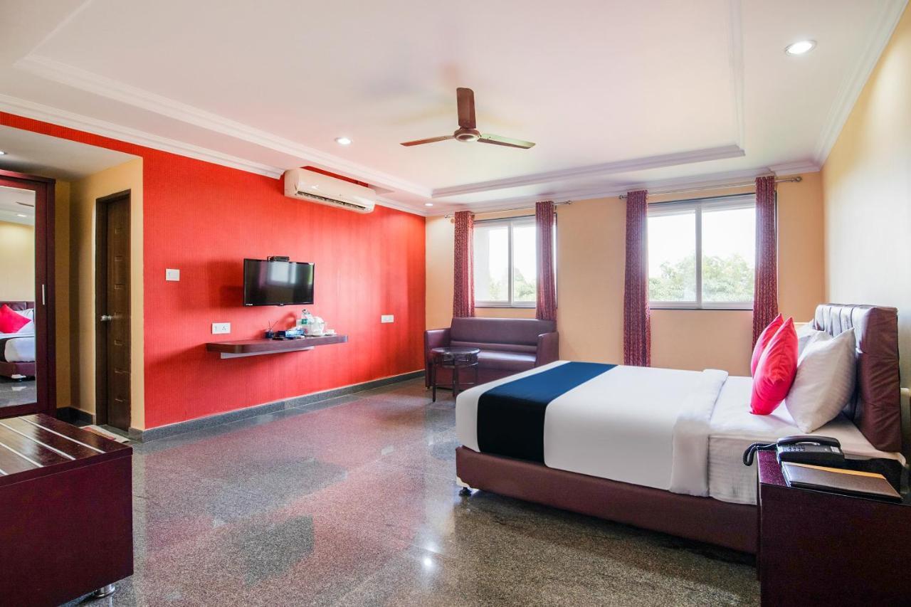 Capital O 22439 Ratna Forever Hotel Karkal Kültér fotó
