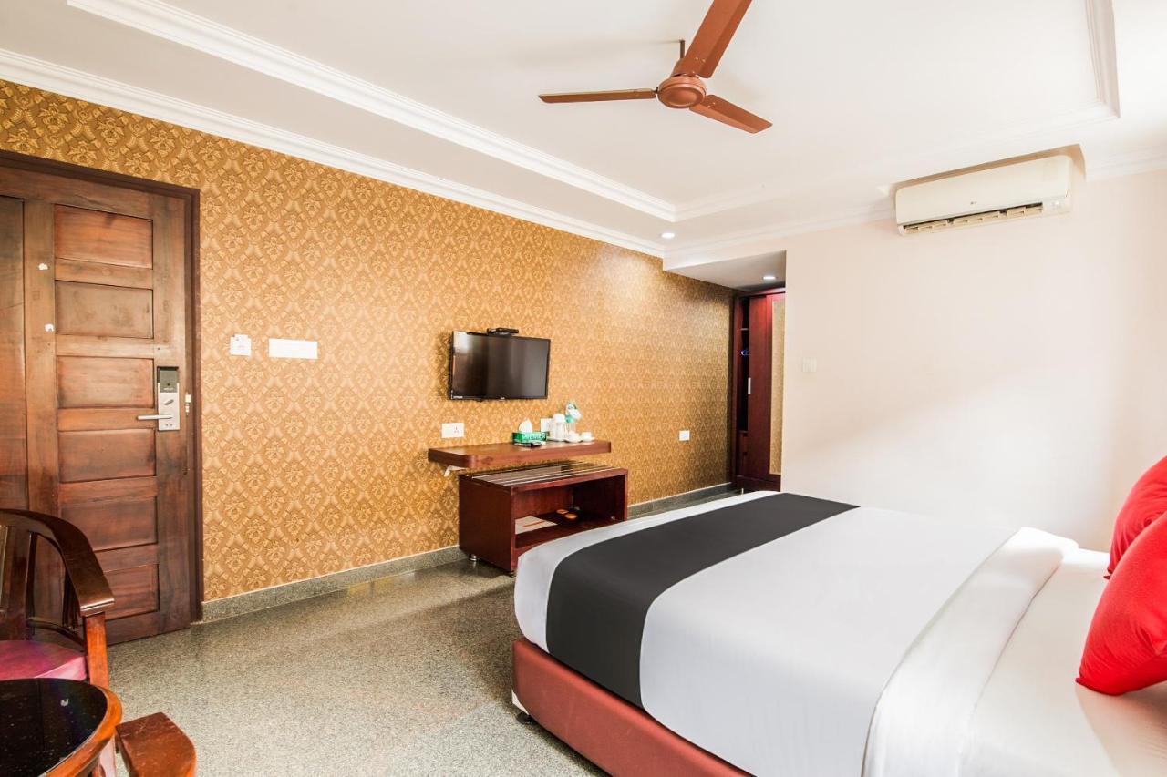 Capital O 22439 Ratna Forever Hotel Karkal Kültér fotó