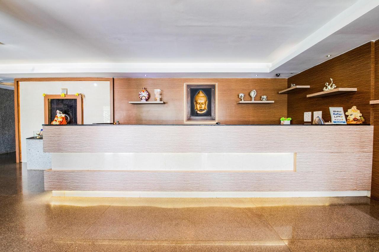 Capital O 22439 Ratna Forever Hotel Karkal Kültér fotó