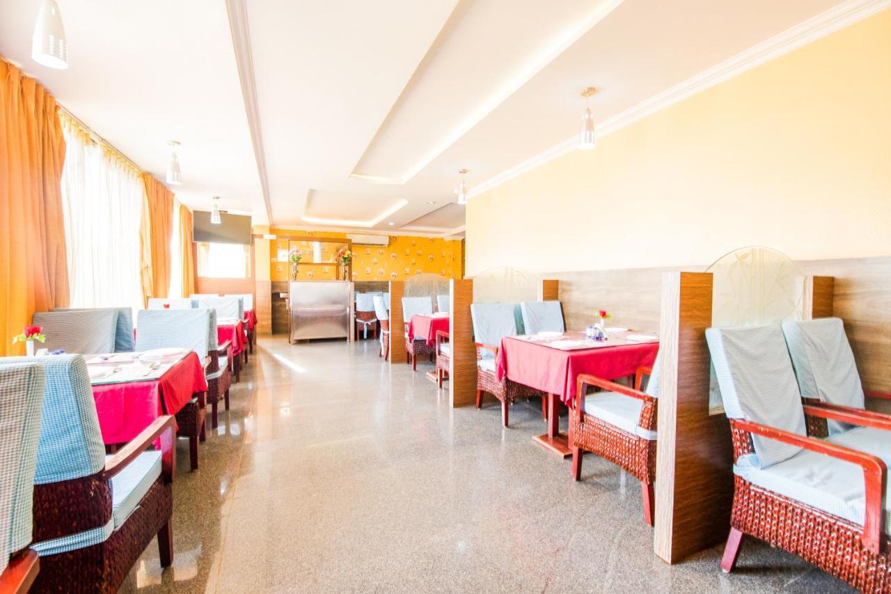 Capital O 22439 Ratna Forever Hotel Karkal Kültér fotó