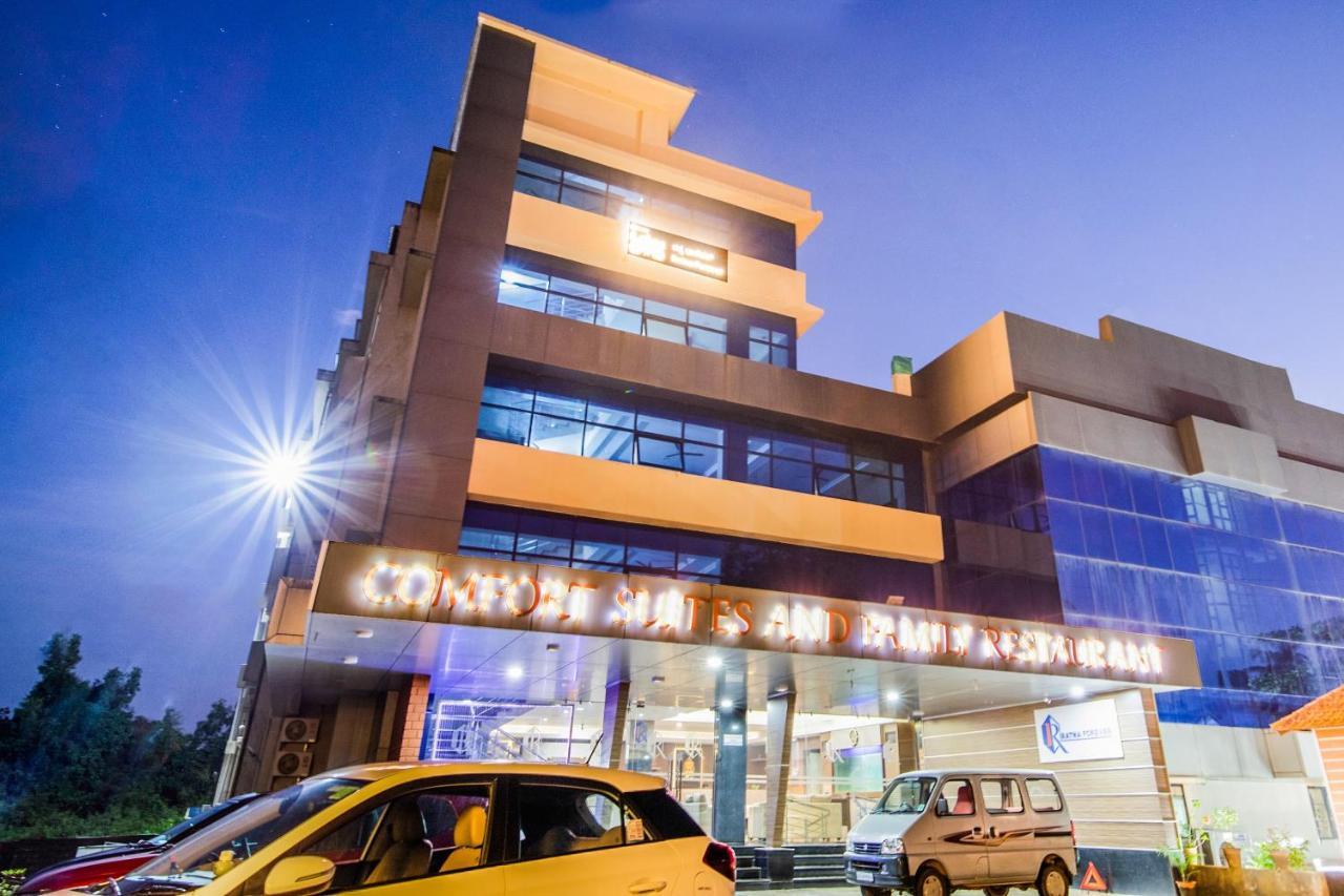 Capital O 22439 Ratna Forever Hotel Karkal Kültér fotó