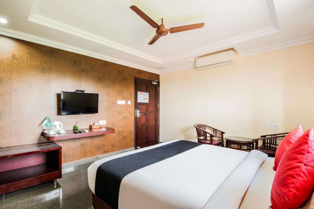 Capital O 22439 Ratna Forever Hotel Karkal Kültér fotó