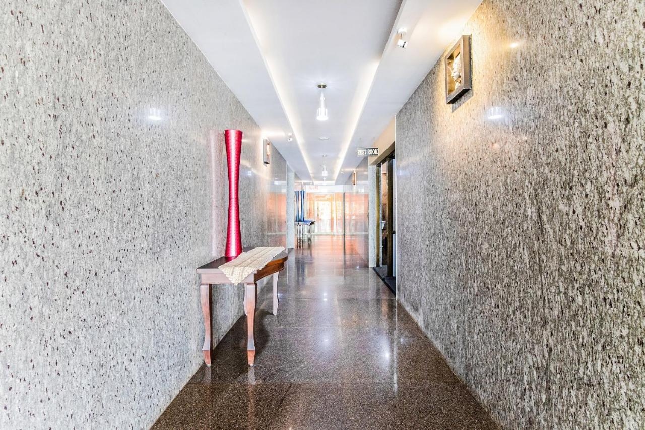 Capital O 22439 Ratna Forever Hotel Karkal Kültér fotó