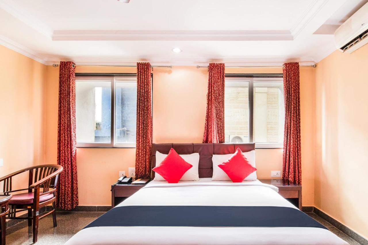 Capital O 22439 Ratna Forever Hotel Karkal Kültér fotó