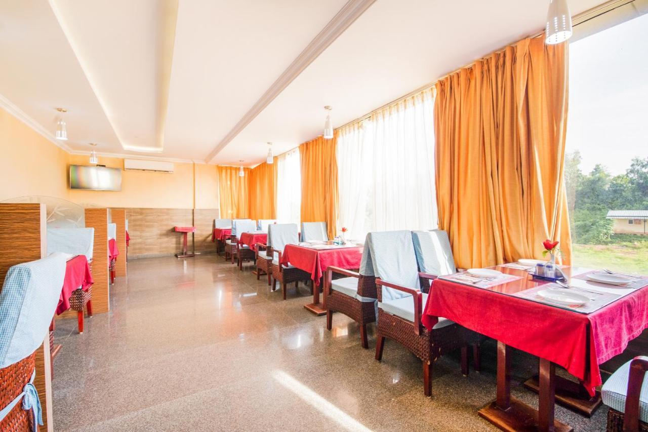 Capital O 22439 Ratna Forever Hotel Karkal Kültér fotó
