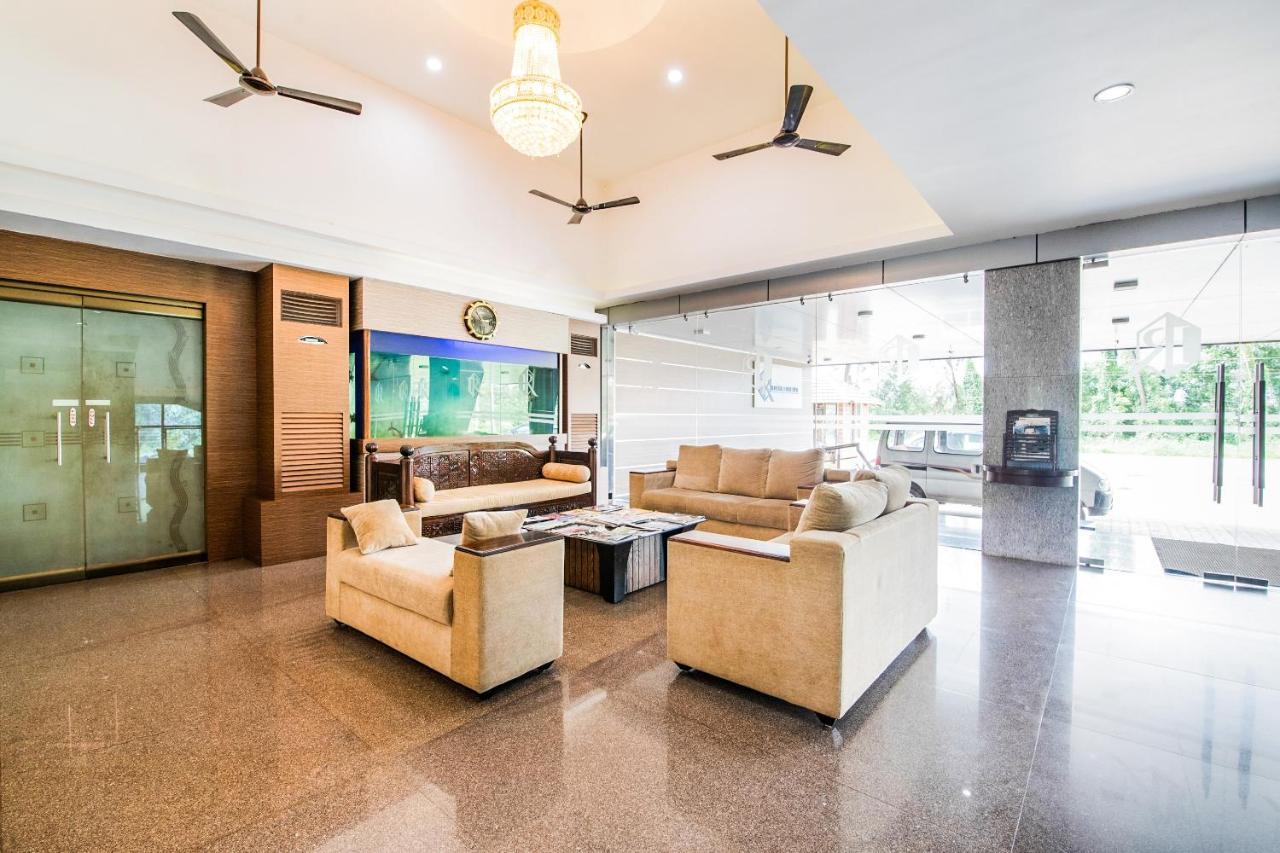 Capital O 22439 Ratna Forever Hotel Karkal Kültér fotó