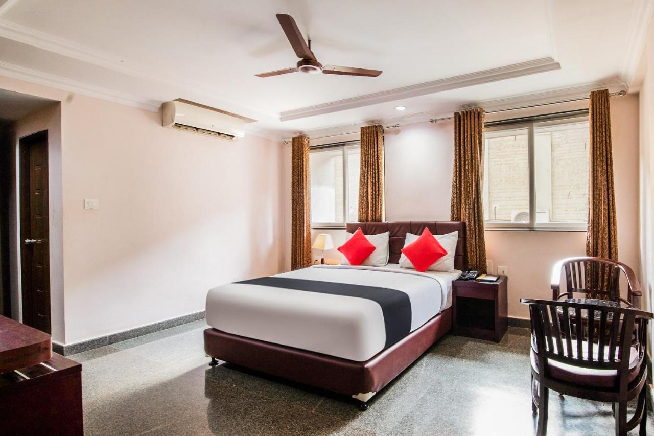 Capital O 22439 Ratna Forever Hotel Karkal Kültér fotó