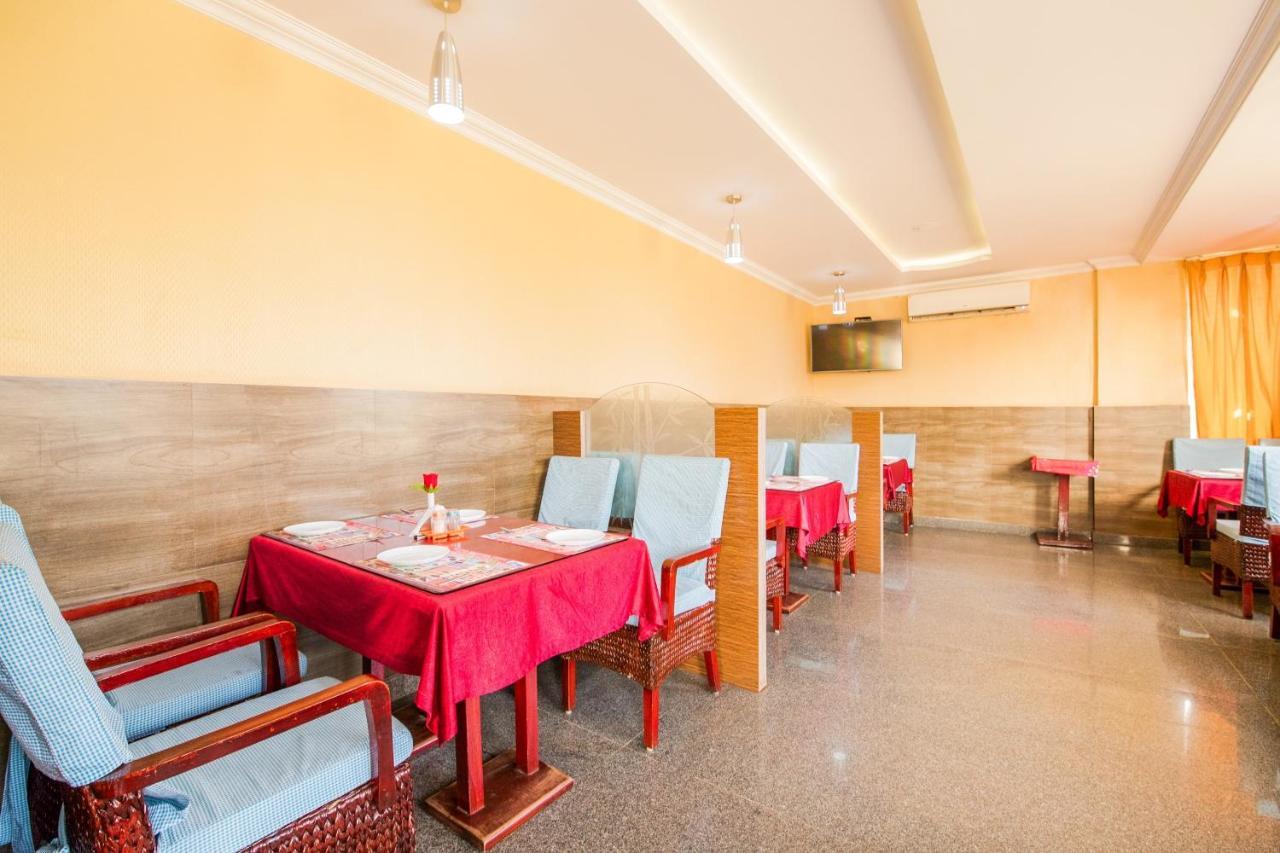 Capital O 22439 Ratna Forever Hotel Karkal Kültér fotó