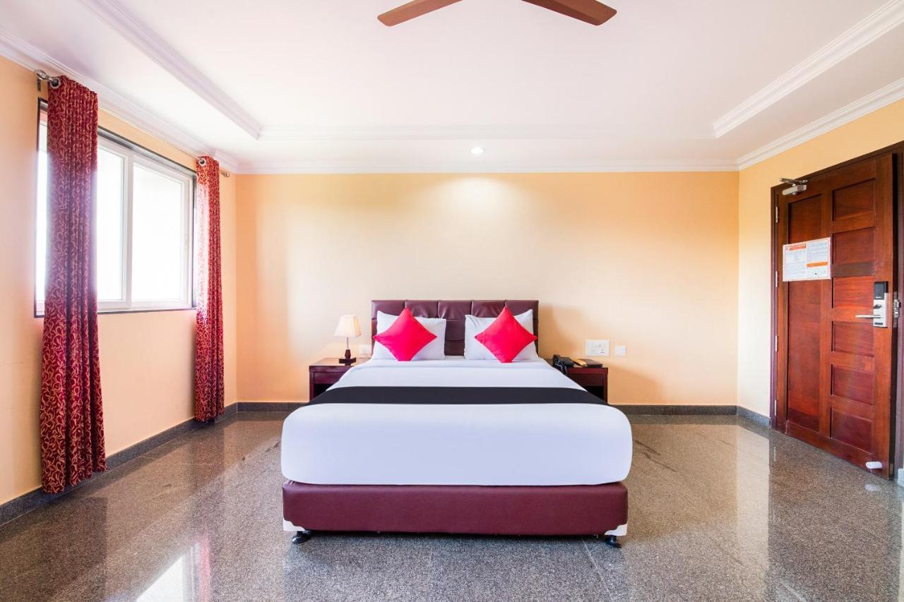 Capital O 22439 Ratna Forever Hotel Karkal Kültér fotó