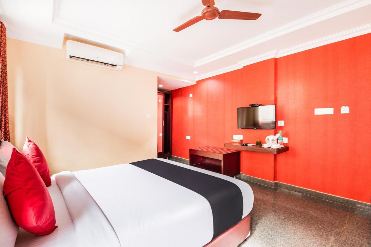 Capital O 22439 Ratna Forever Hotel Karkal Kültér fotó