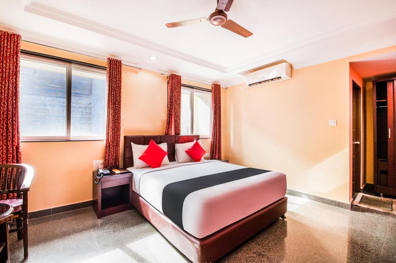 Capital O 22439 Ratna Forever Hotel Karkal Kültér fotó